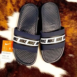 #146 NWT Nike Benassi
